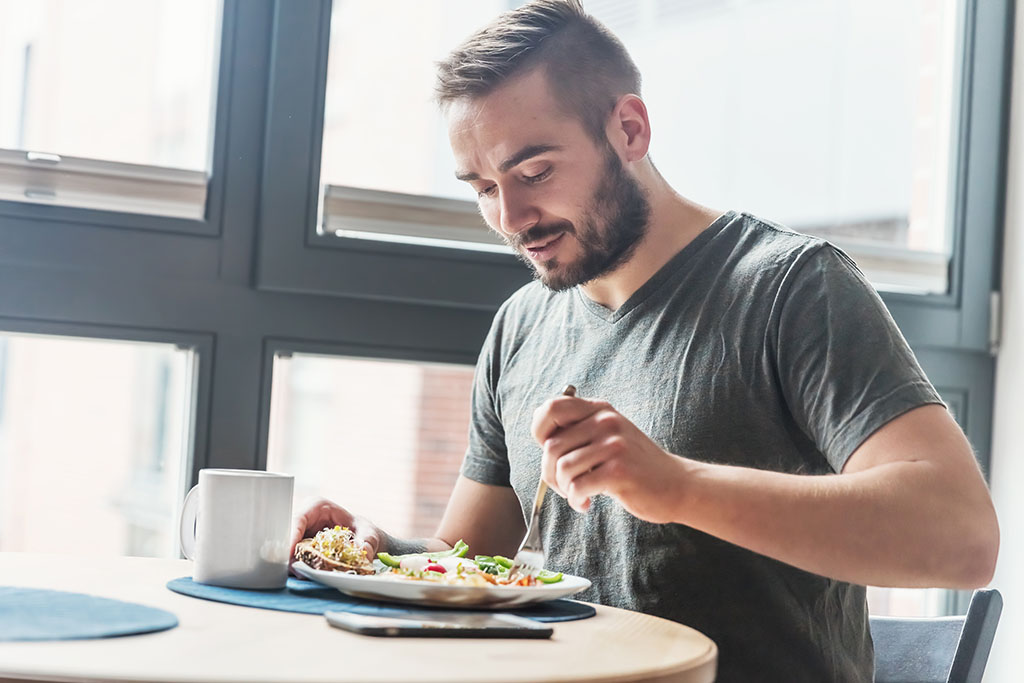 Ăn nhiều hơn 3 bữa một ngày giúp nam giới tăng cân nhanh