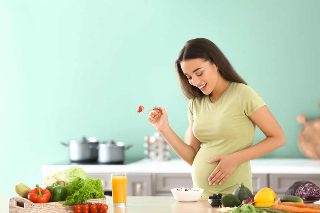 Chế độ dinh dưỡng cho mẹ bầu trong 3 tháng đầu